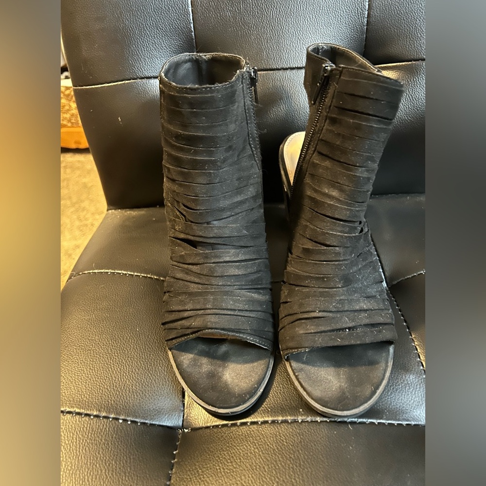 New Directions Black Ruched Heeled Peep Toe Boots with 3.5" heel, size 9.5